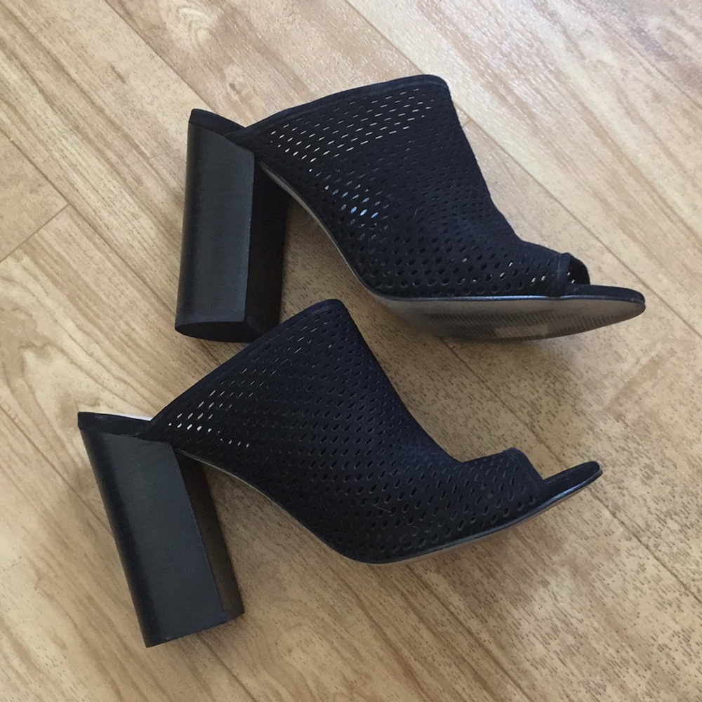 Blocked heel mule